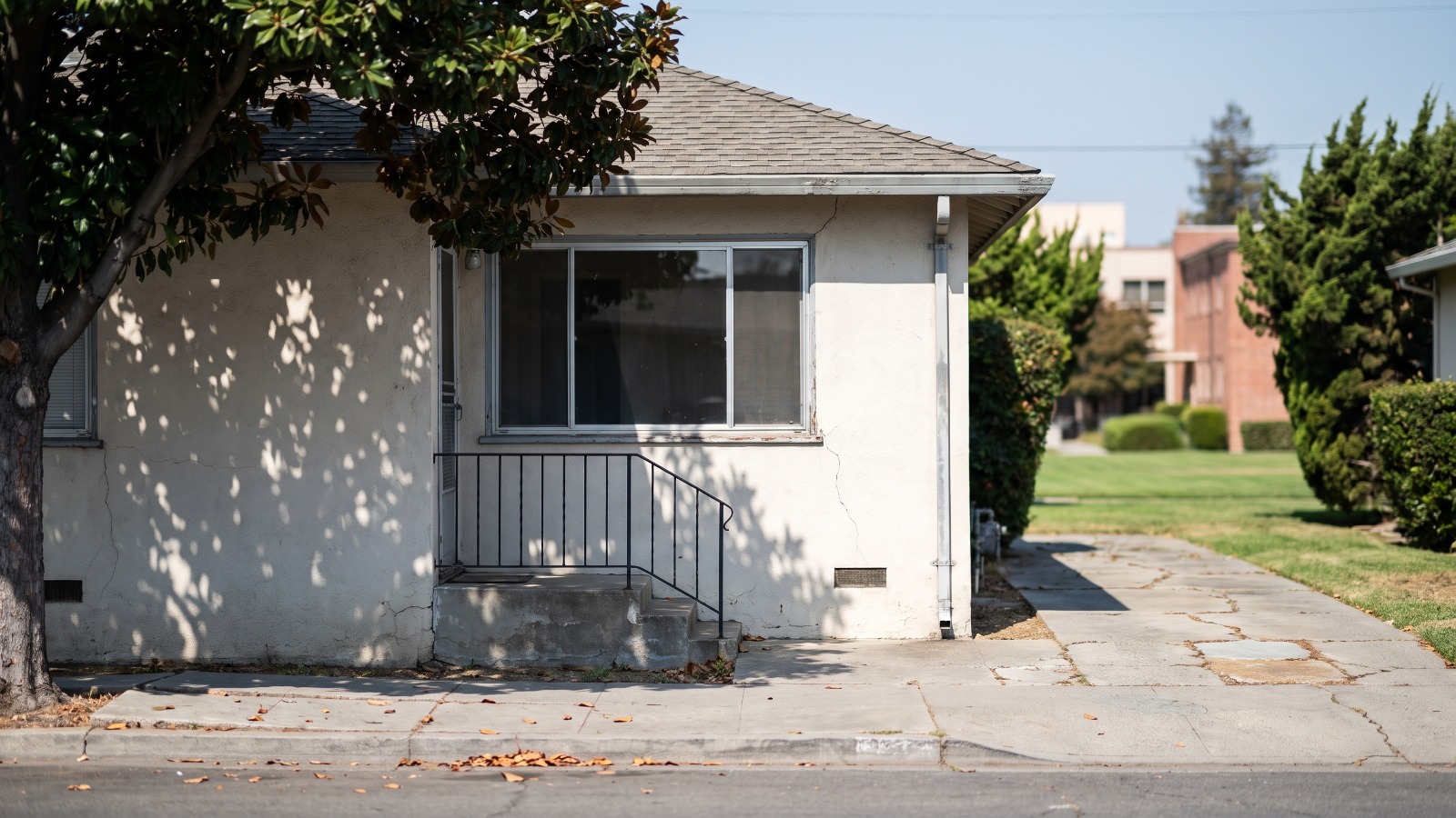 Low-rise older housing on Civic Center Drive near Lafayette Street in Santa Clara, where 16 townhouses were approved.