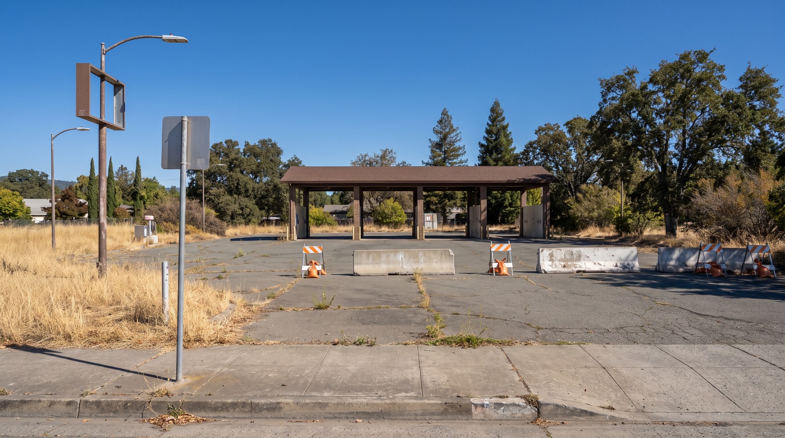 AI-rendered view of the vacant former car wash lot at 680 South Cloverdale Boulevard in Cloverdale, California, as it looks today