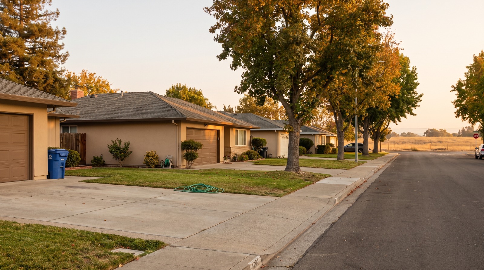 Street of single-story 1960s ranch homes in the Lakewood neighborhood of north Sunnyvale, California