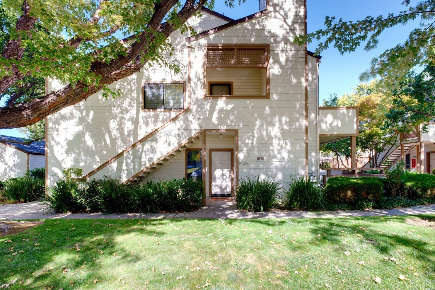 Neighborhood Neighborhood-89