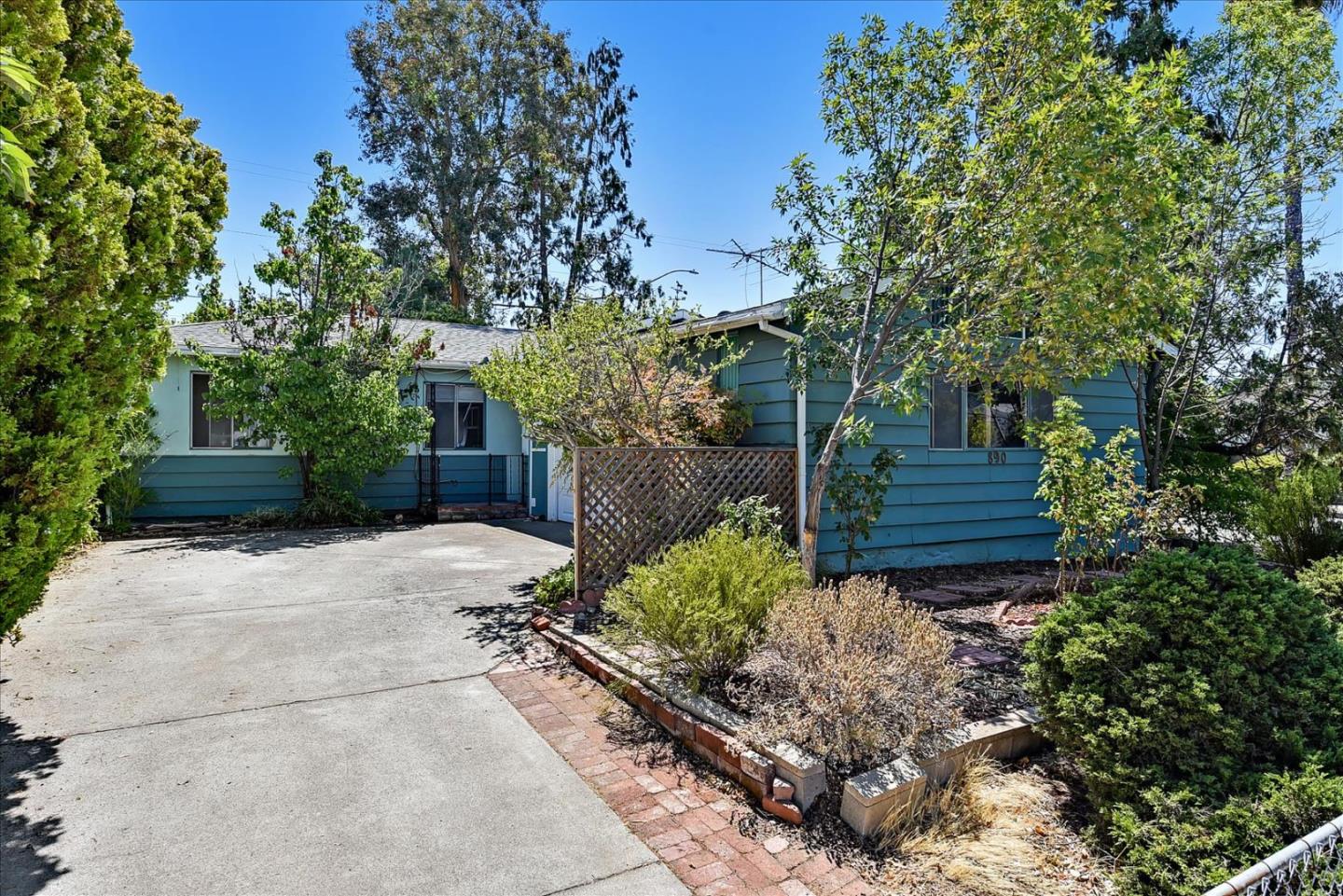 Neighborhood Neighborhood-20