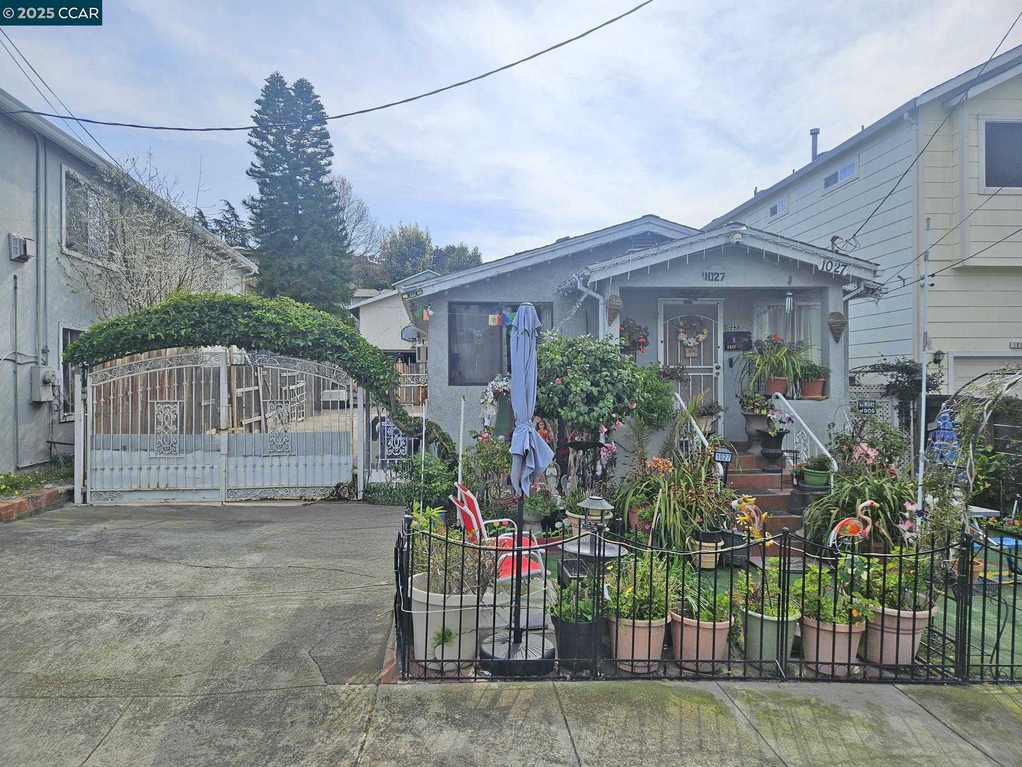 Neighborhood Neighborhood-18
