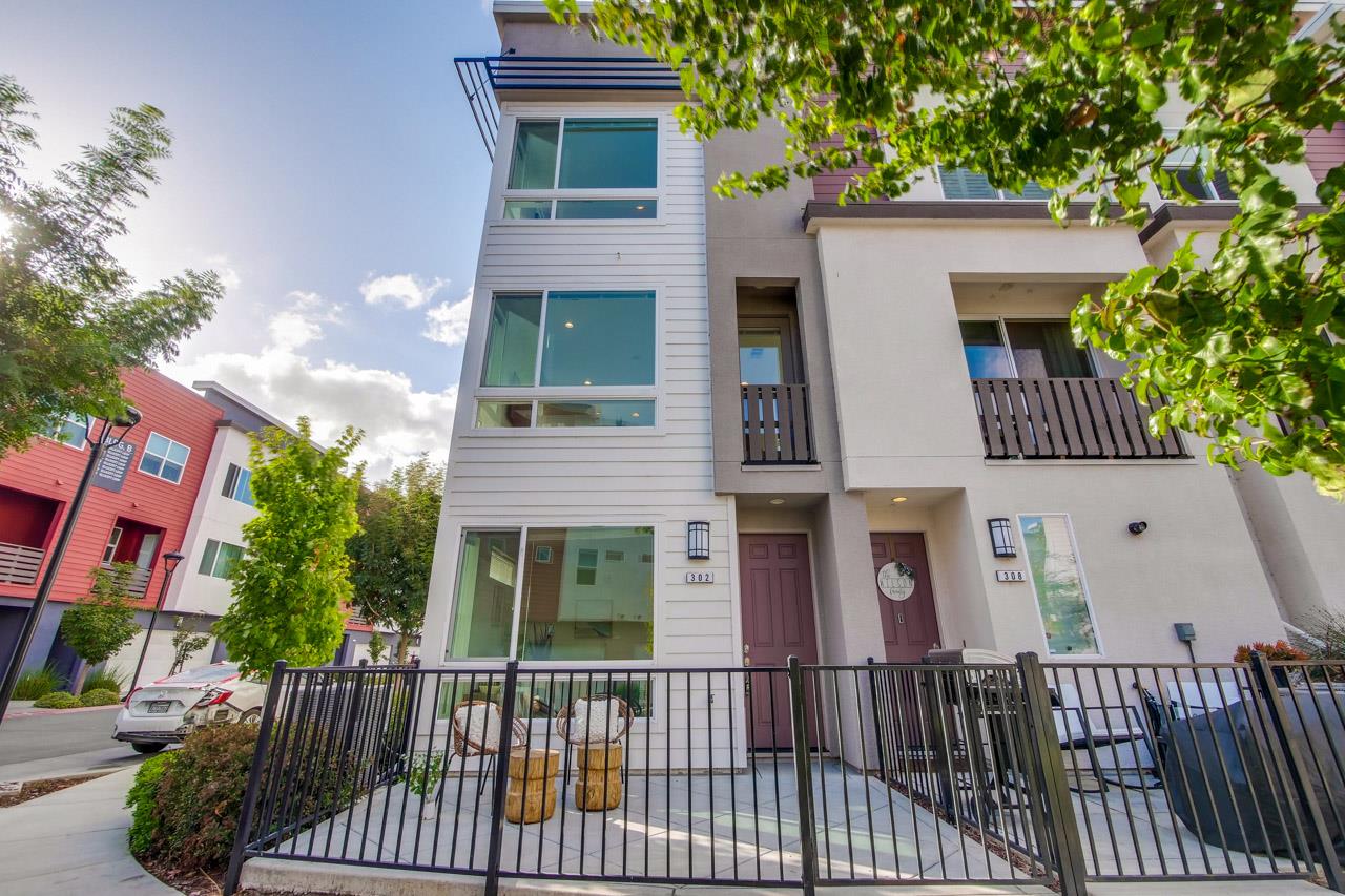 Neighborhood Neighborhood-113