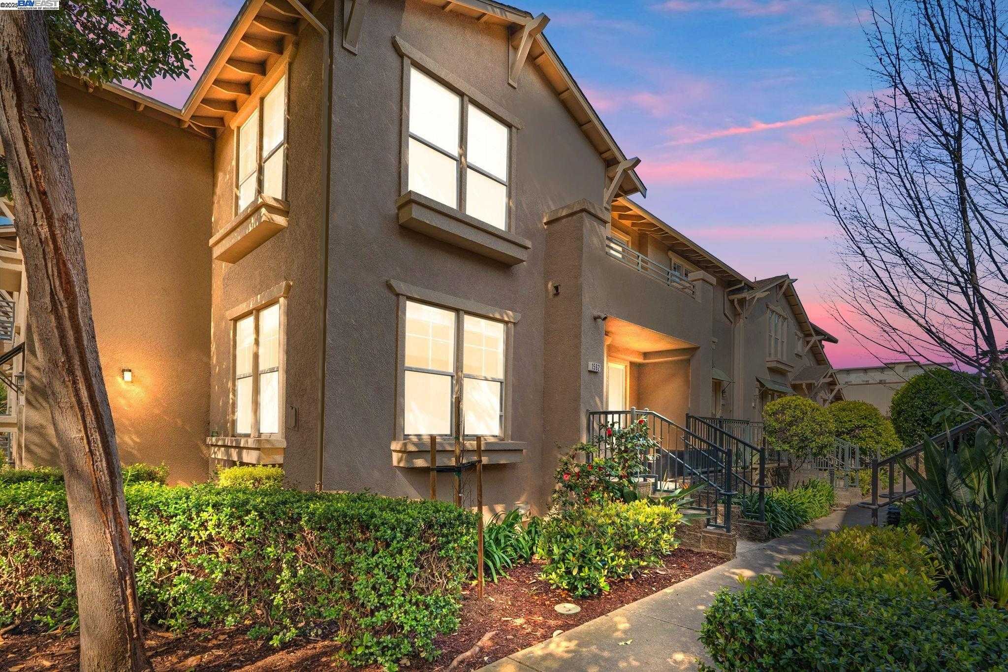 Neighborhood Neighborhood-10