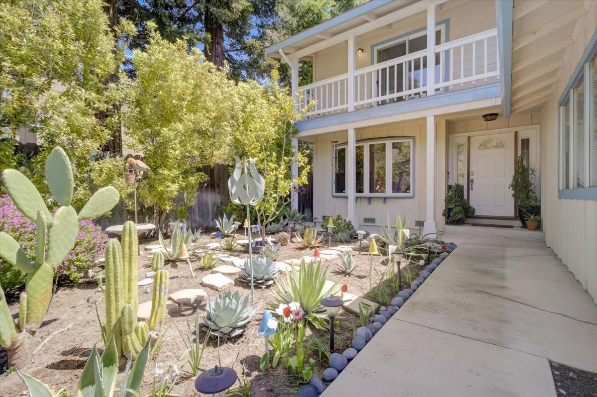 Neighborhood Neighborhood-112