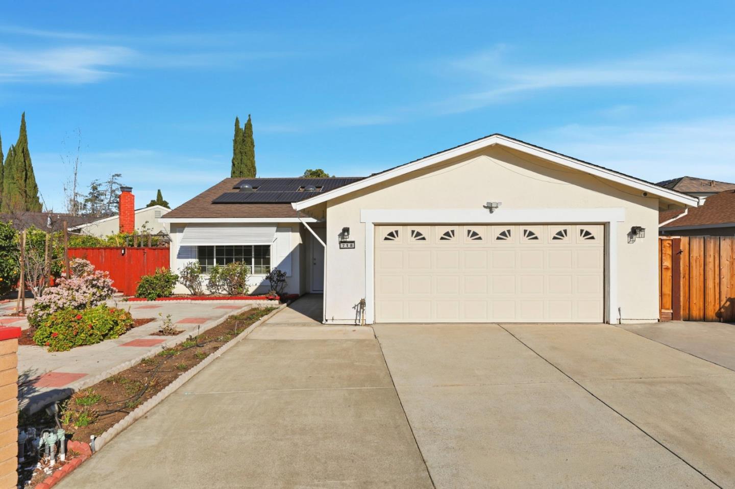 Neighborhood Neighborhood-20