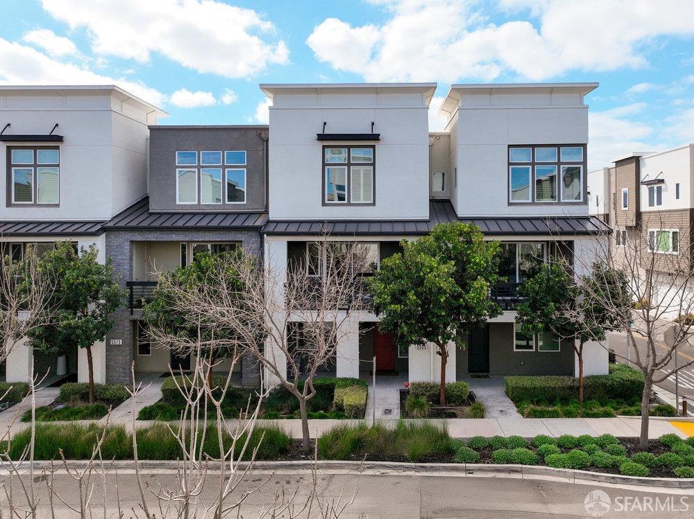 Neighborhood Neighborhood-32