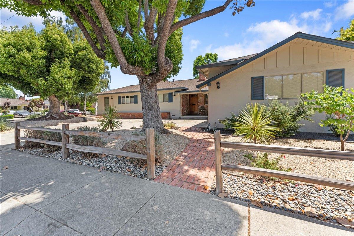 Neighborhood Neighborhood-13