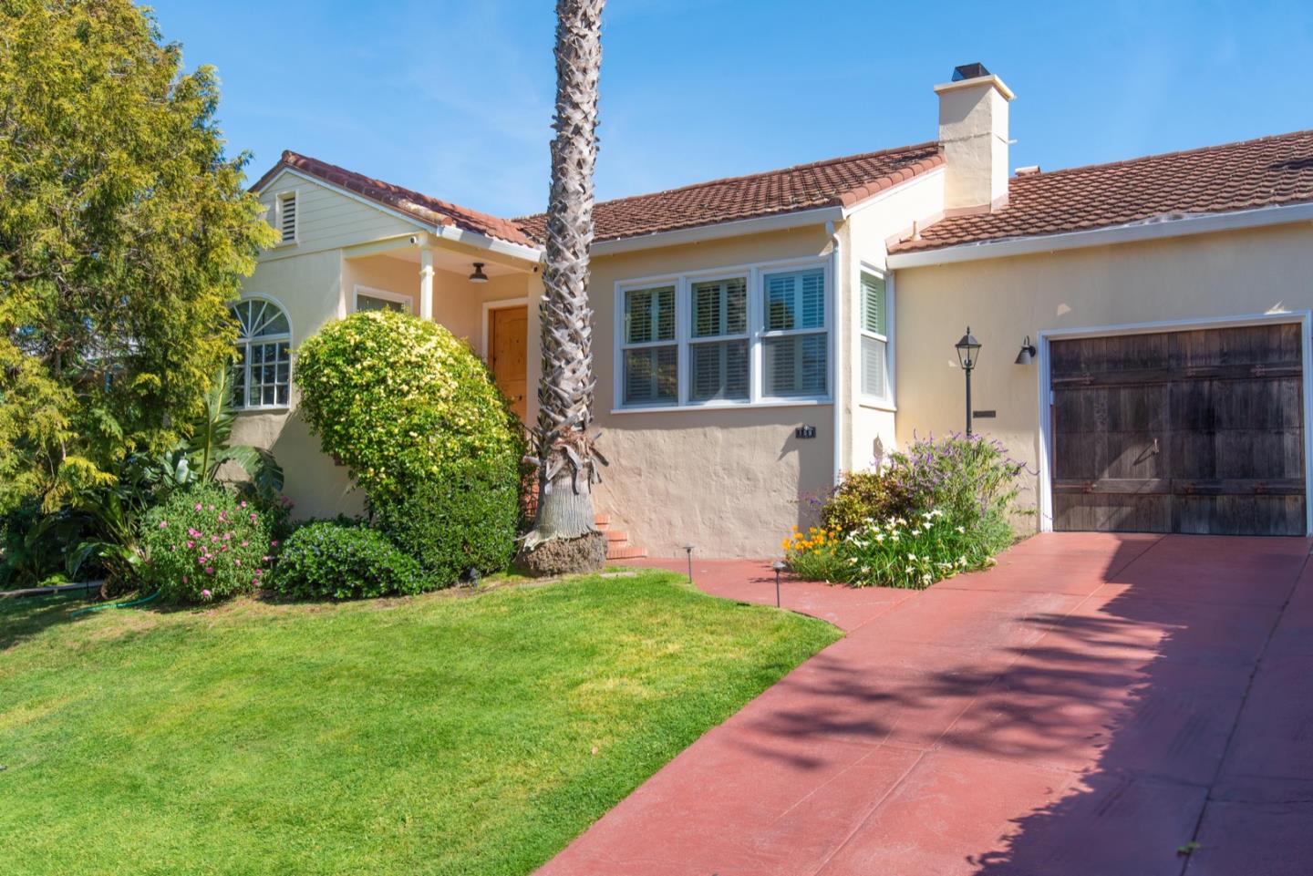 Neighborhood Neighborhood-32