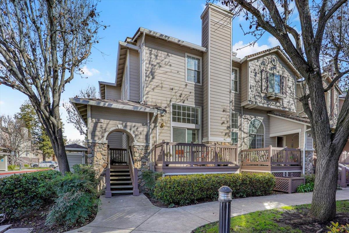 Neighborhood Neighborhood-69