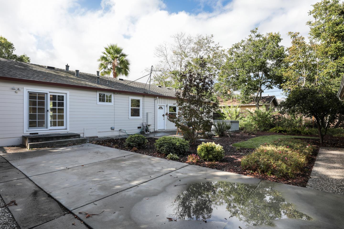 Neighborhood Neighborhood-10