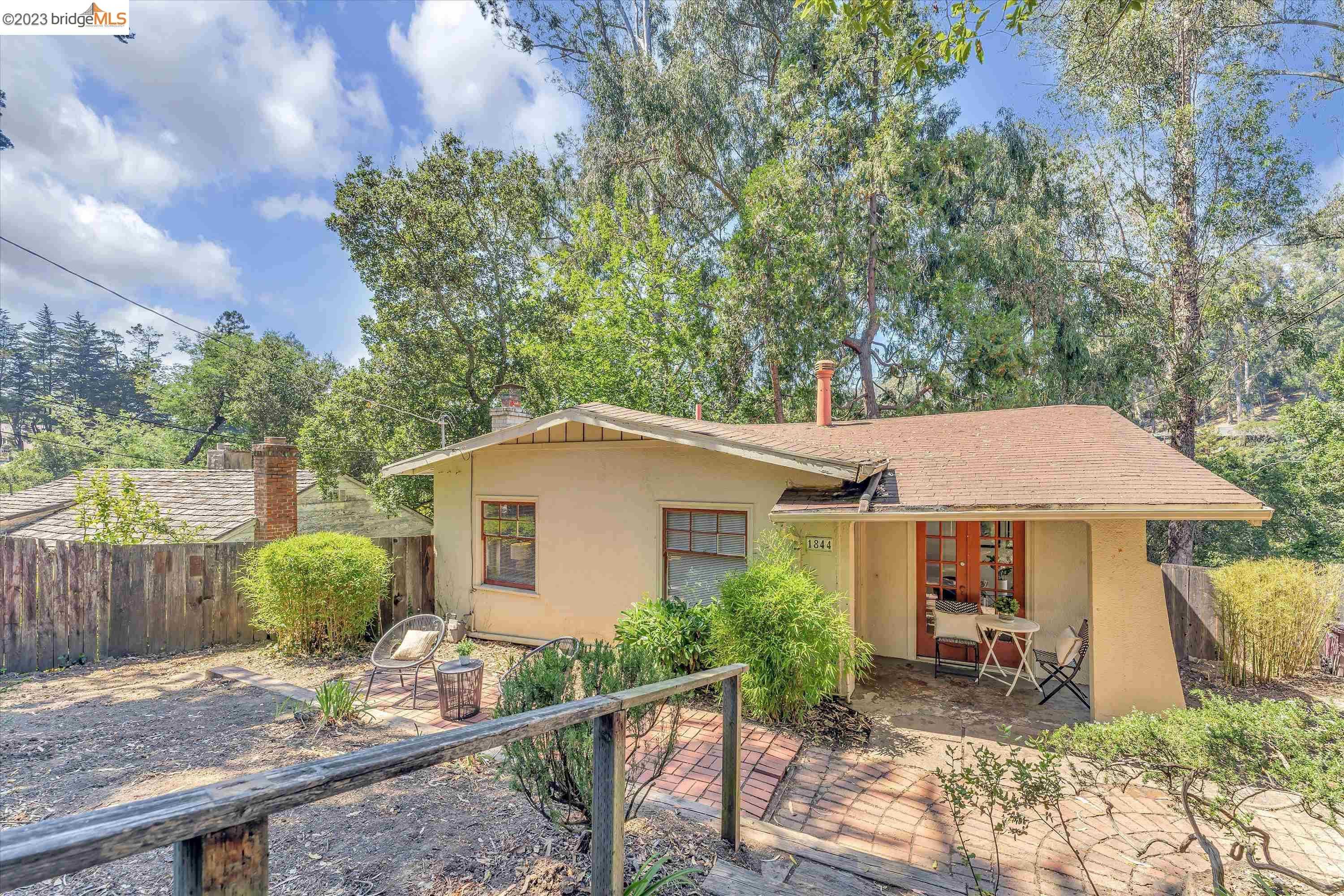 Neighborhood Neighborhood-8