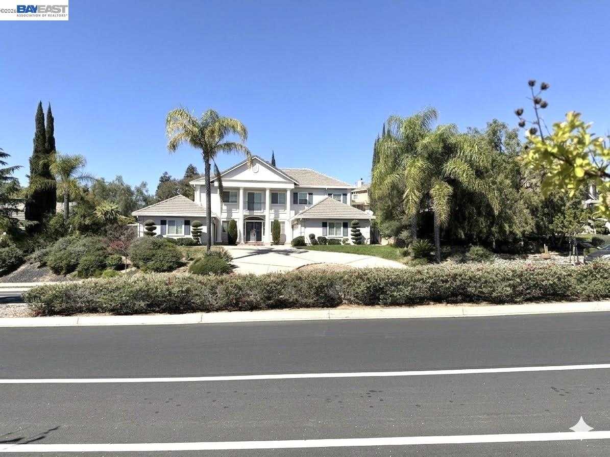 Shadow Lakes, Brentwood, CA neighborhood
