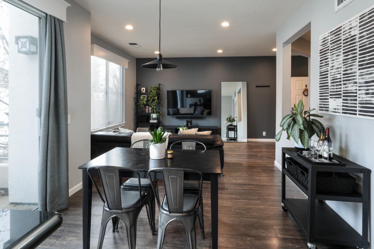 Neighborhood Neighborhood-103