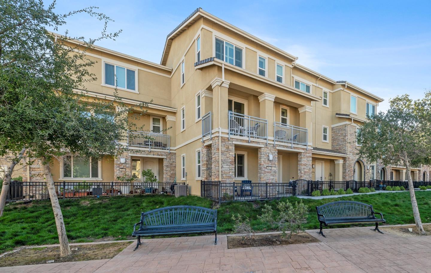 Neighborhood Neighborhood-92