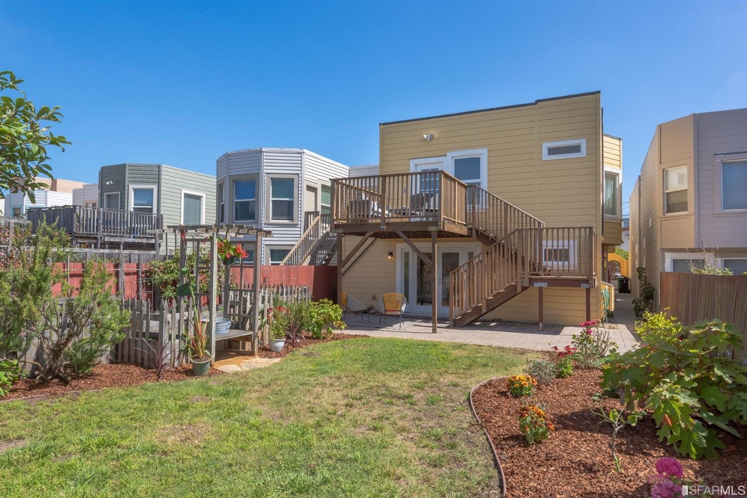 Neighborhood Neighborhood-20