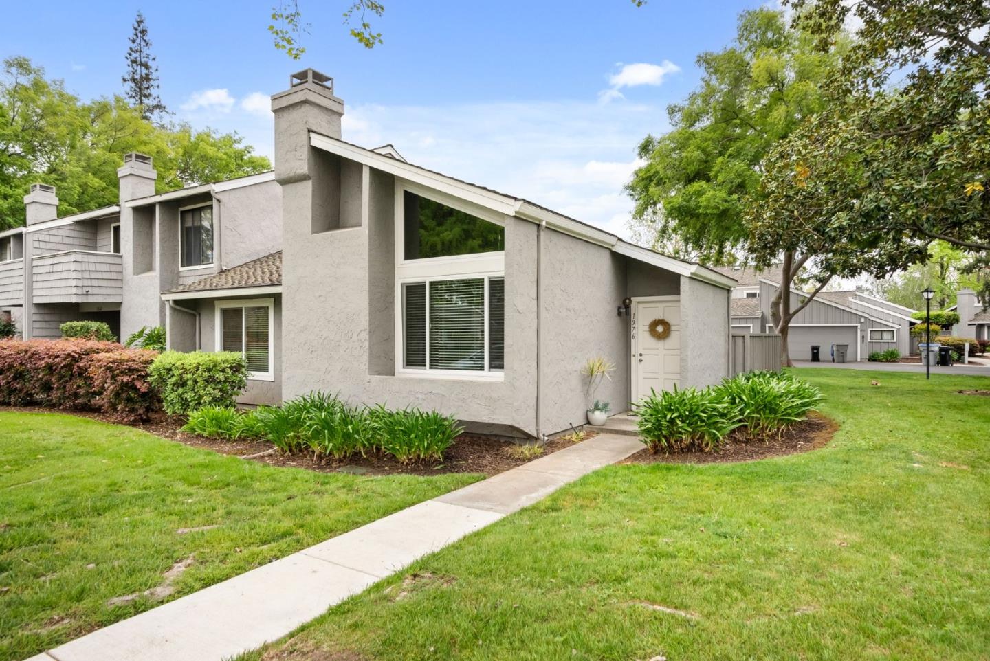 Neighborhood Neighborhood-94