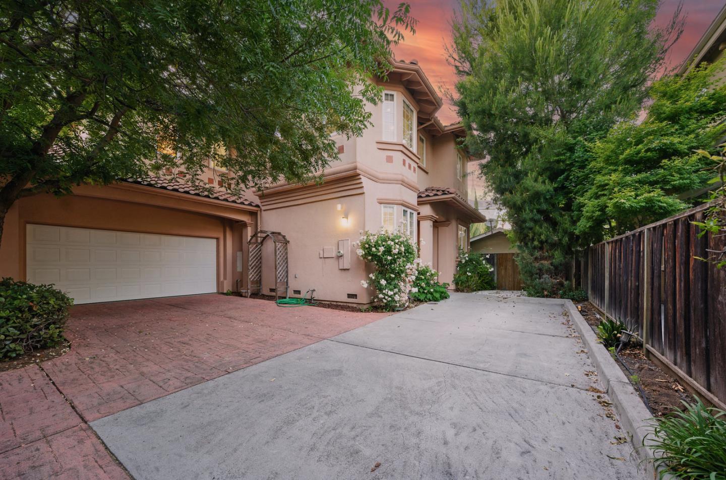 Neighborhood Neighborhood-8