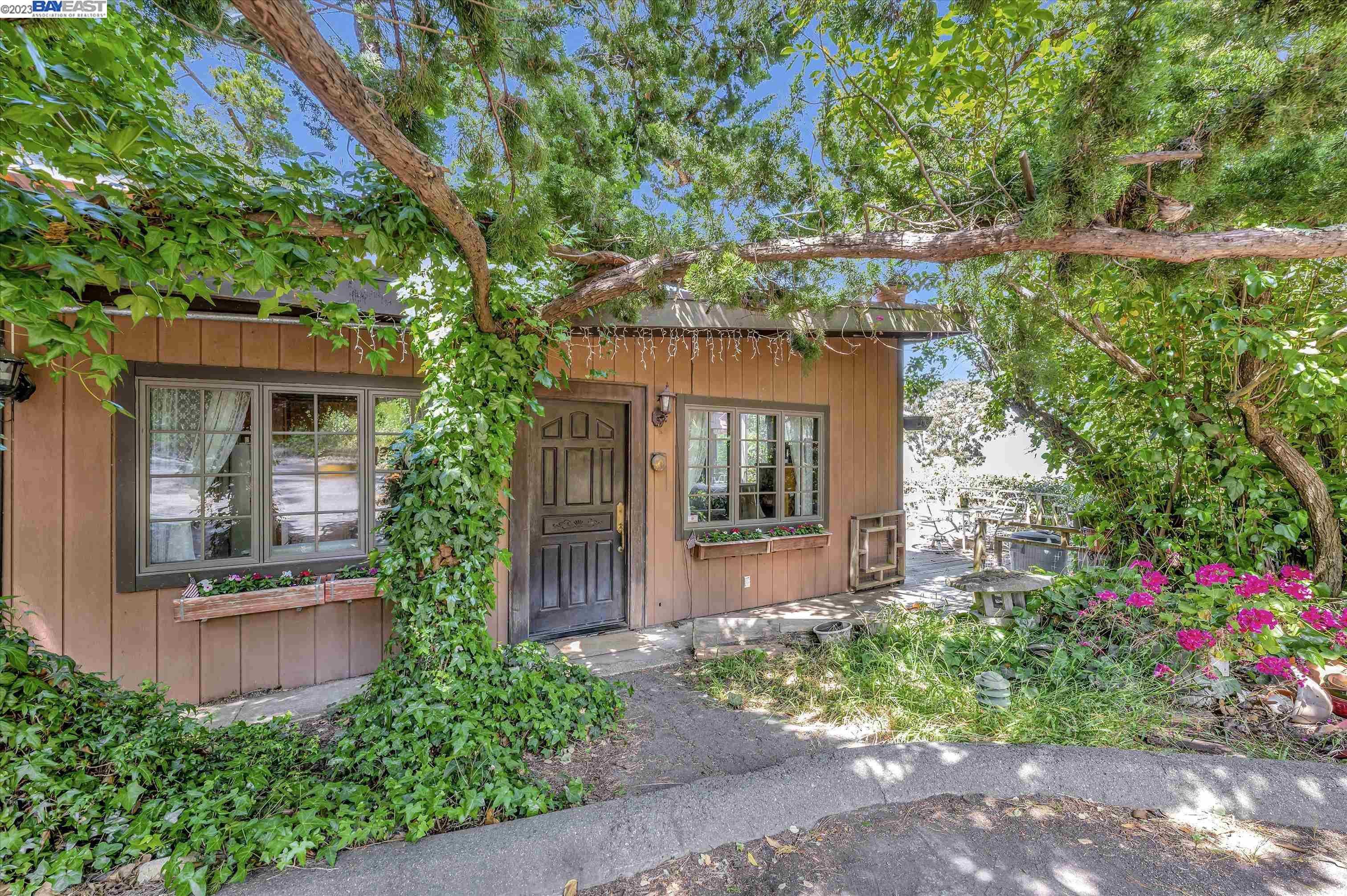 Neighborhood Neighborhood-4