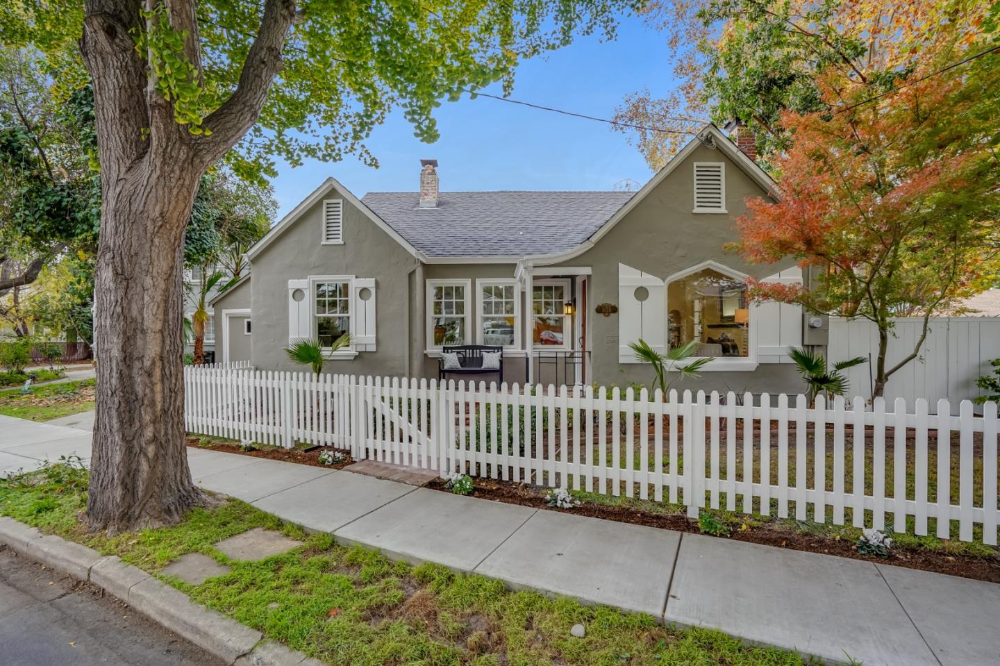 Neighborhood Neighborhood-18