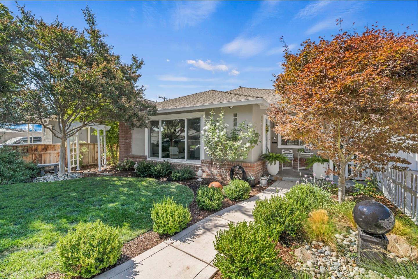 Neighborhood Neighborhood-20