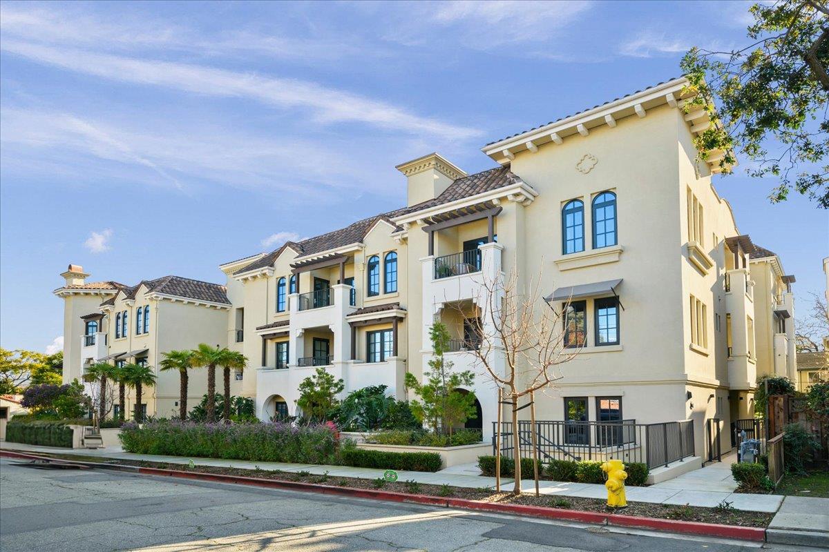 Neighborhood Neighborhood-20