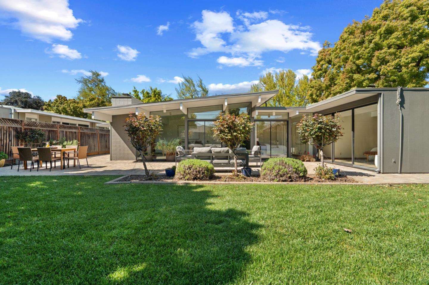 Neighborhood Neighborhood-112