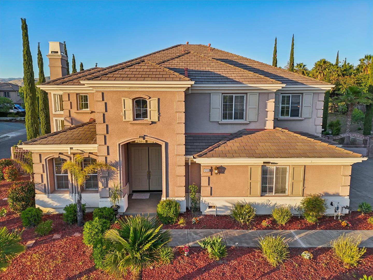 Neighborhood Neighborhood-44