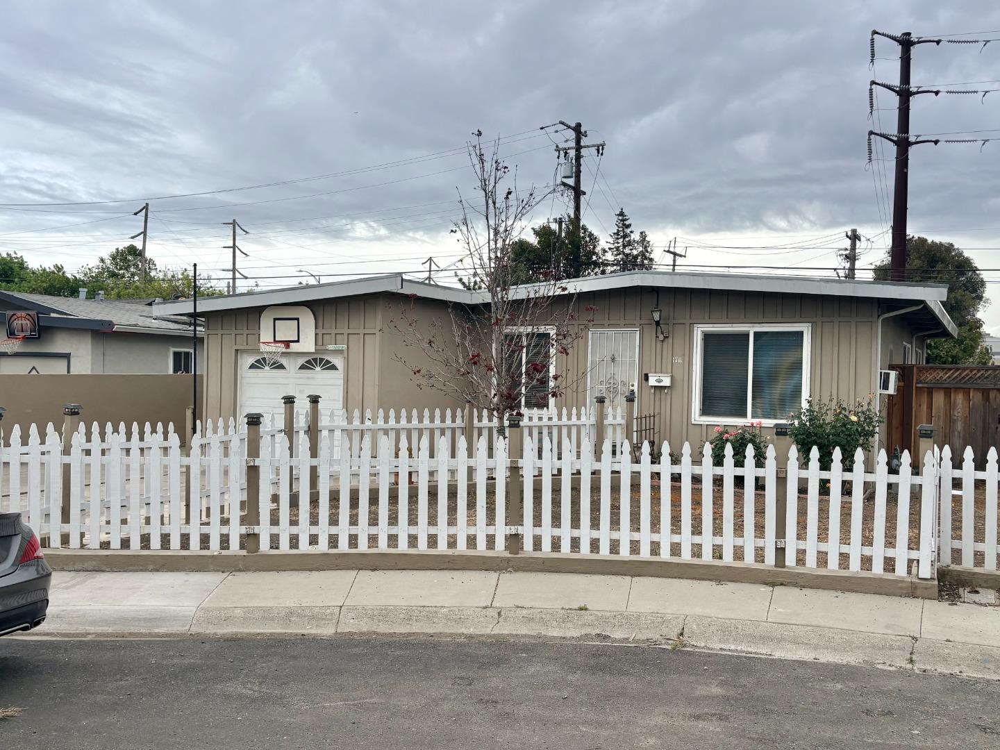 Neighborhood-31