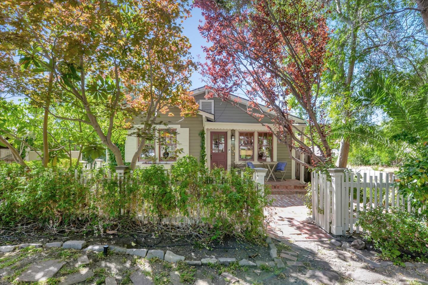 Neighborhood Neighborhood-68