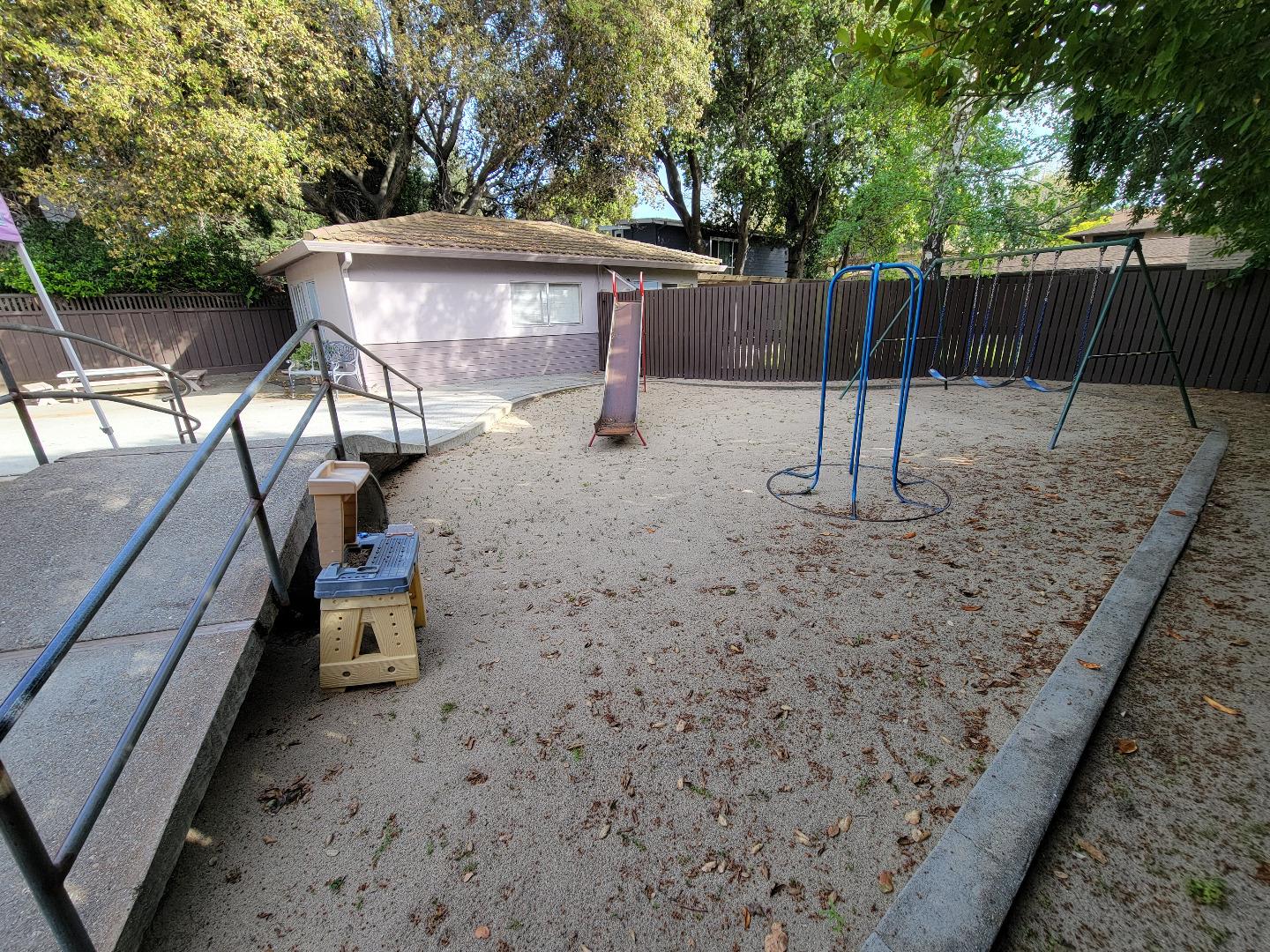 Neighborhood Neighborhood-4