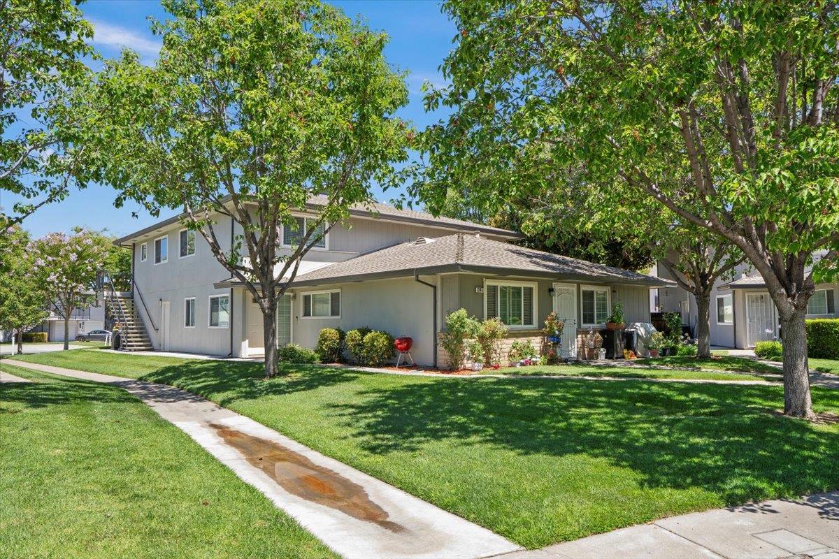 Neighborhood Neighborhood-18