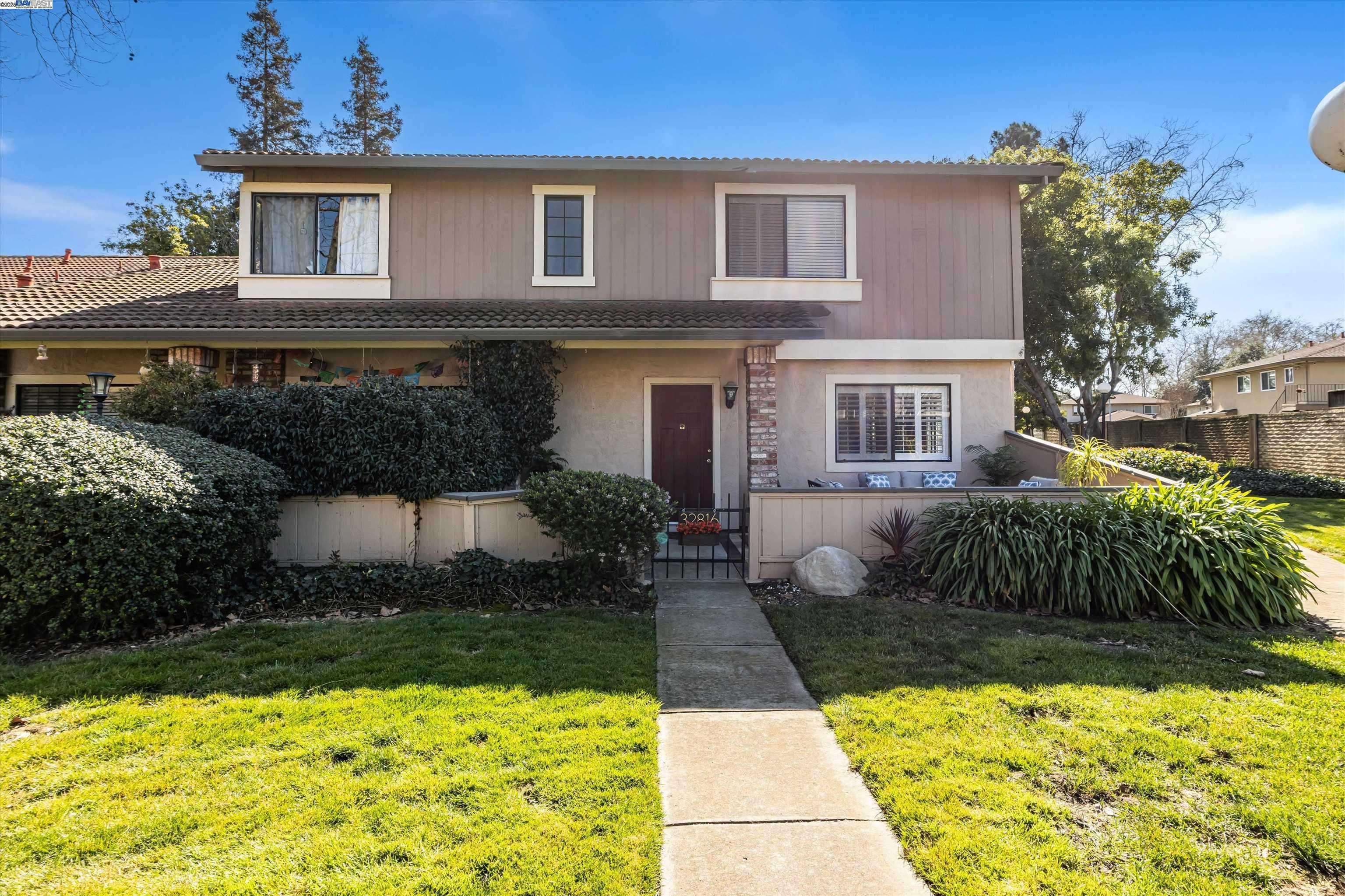 Neighborhood Neighborhood-3