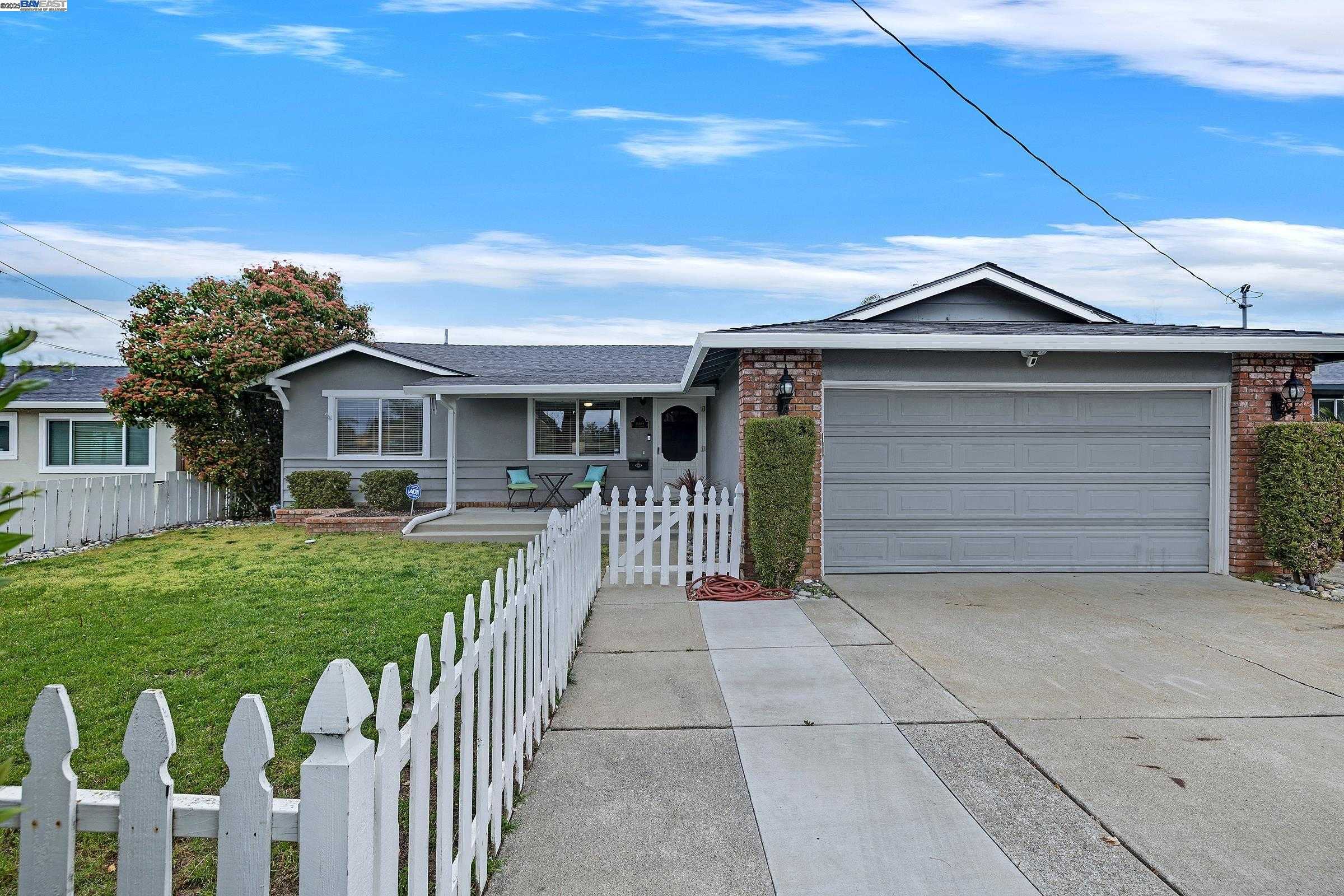 Neighborhood Neighborhood-31