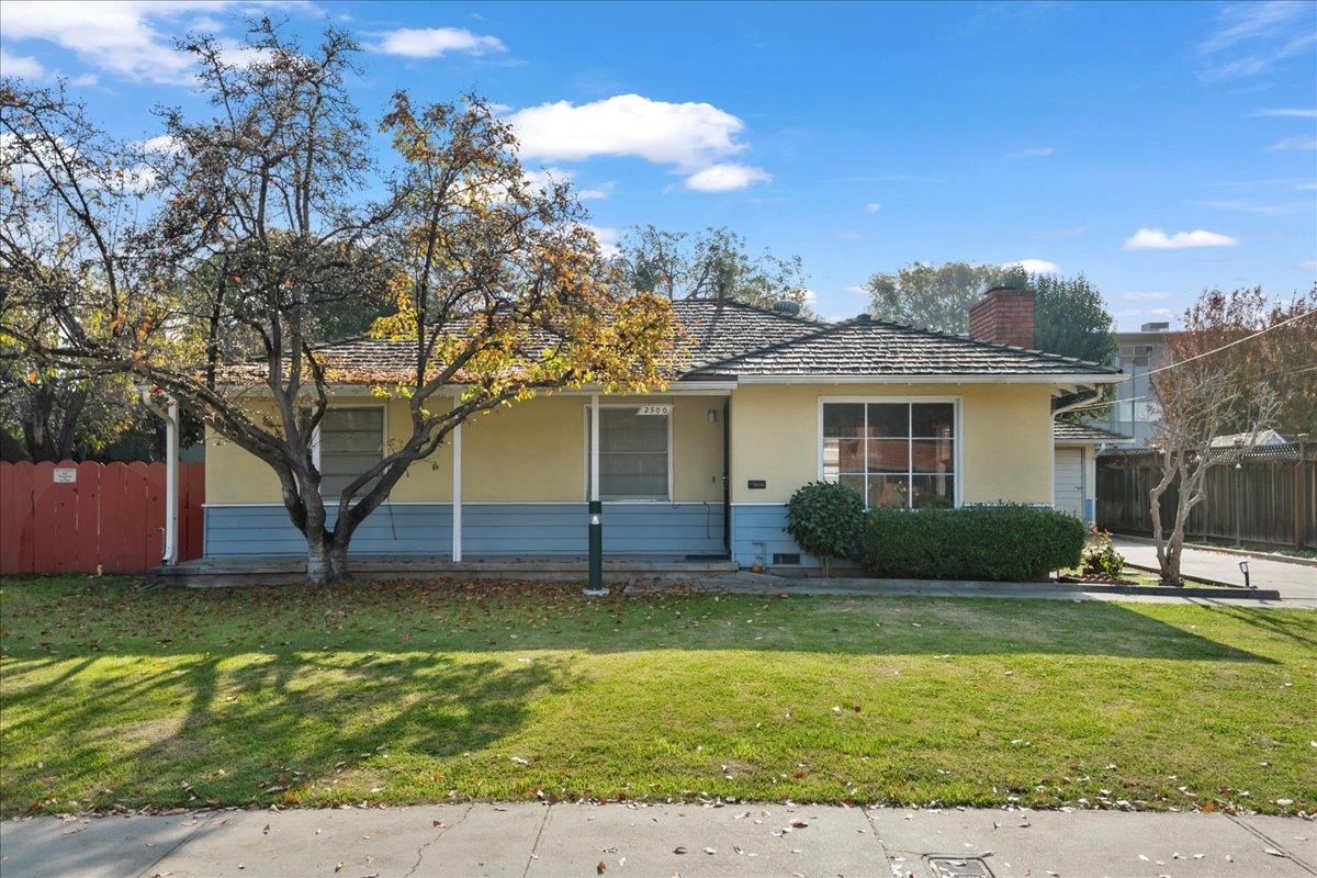 Neighborhood Neighborhood-20