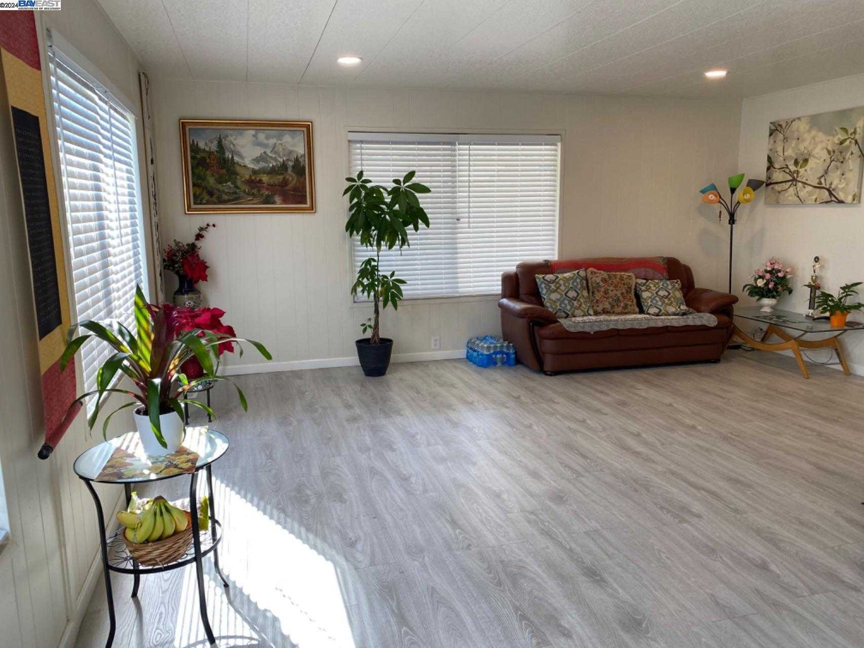 Neighborhood Neighborhood-24