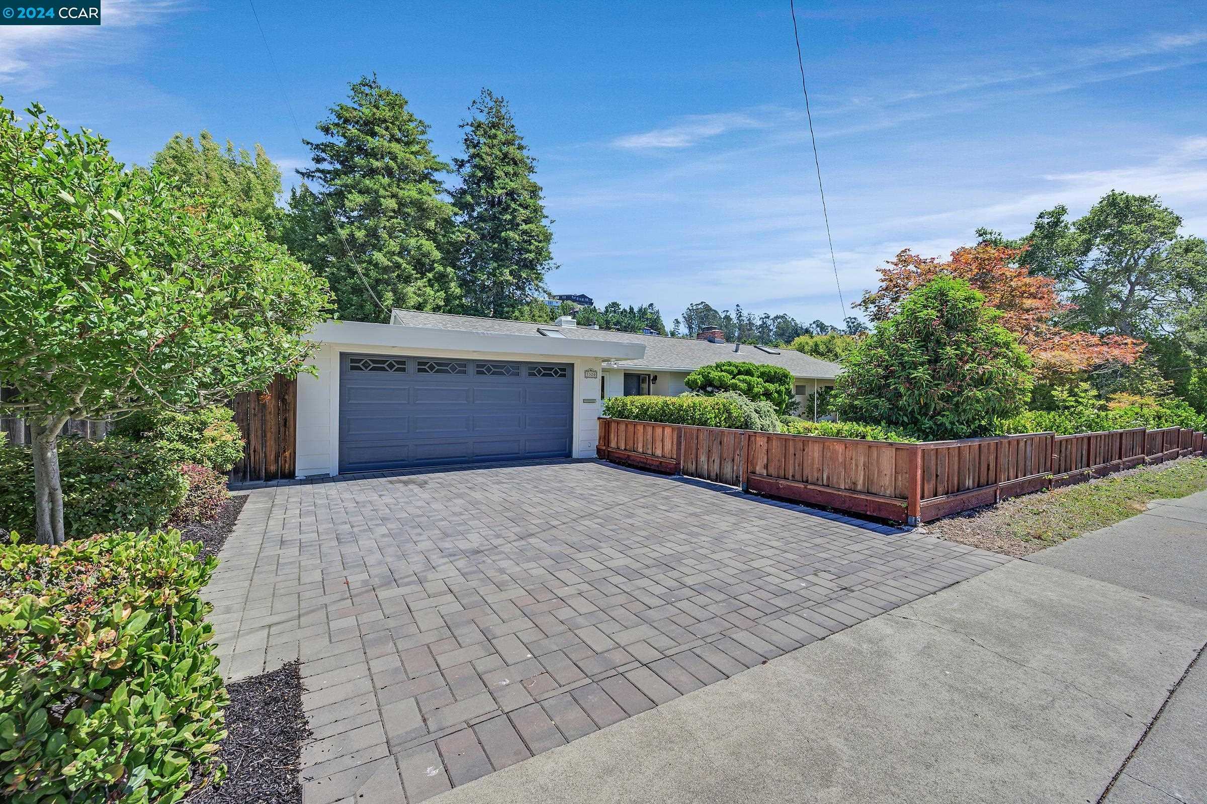 Neighborhood Neighborhood-20