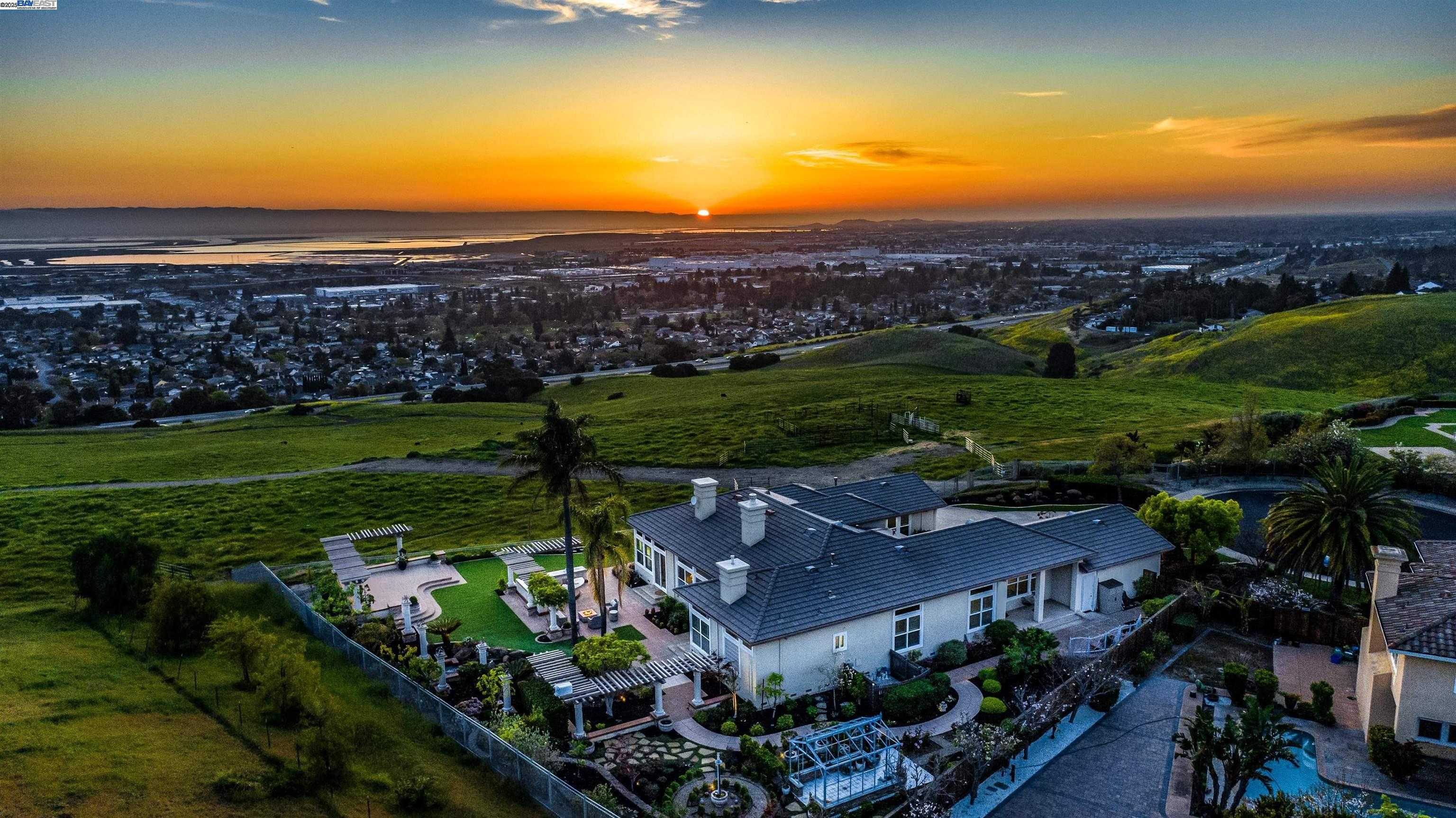 Neighborhood Neighborhood-10