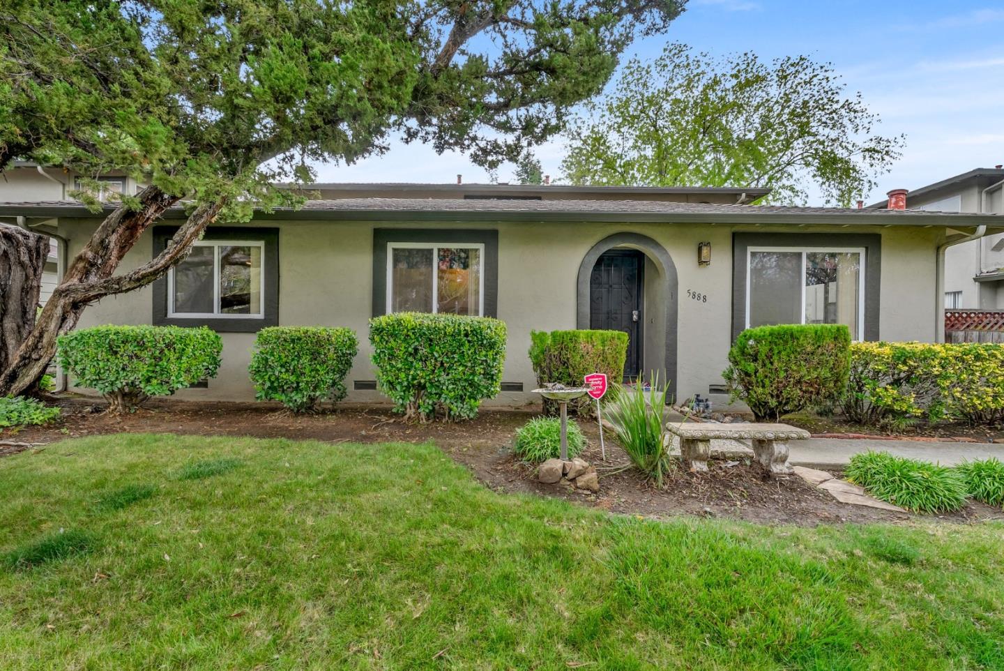 Neighborhood Neighborhood-8