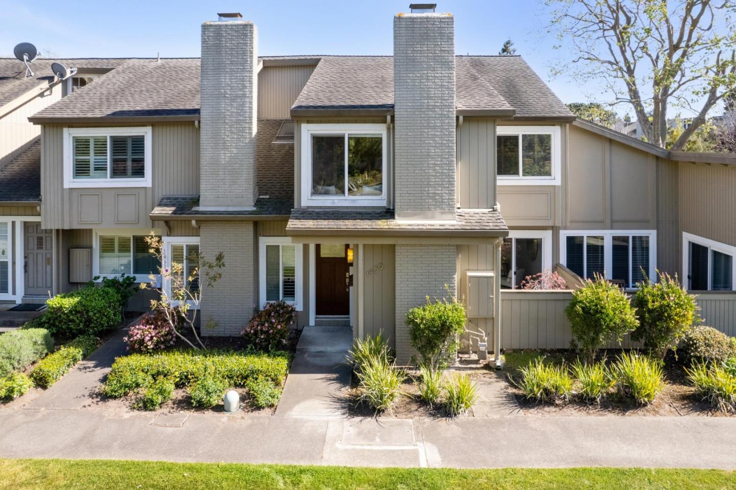 Neighborhood Neighborhood-32