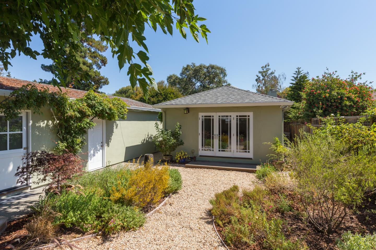 Neighborhood Neighborhood-86