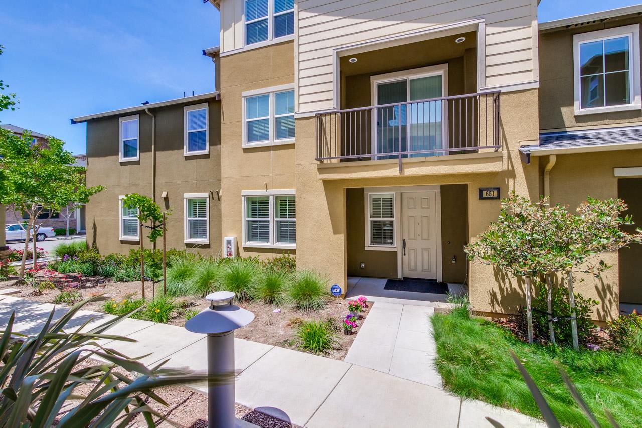 Neighborhood Neighborhood-20