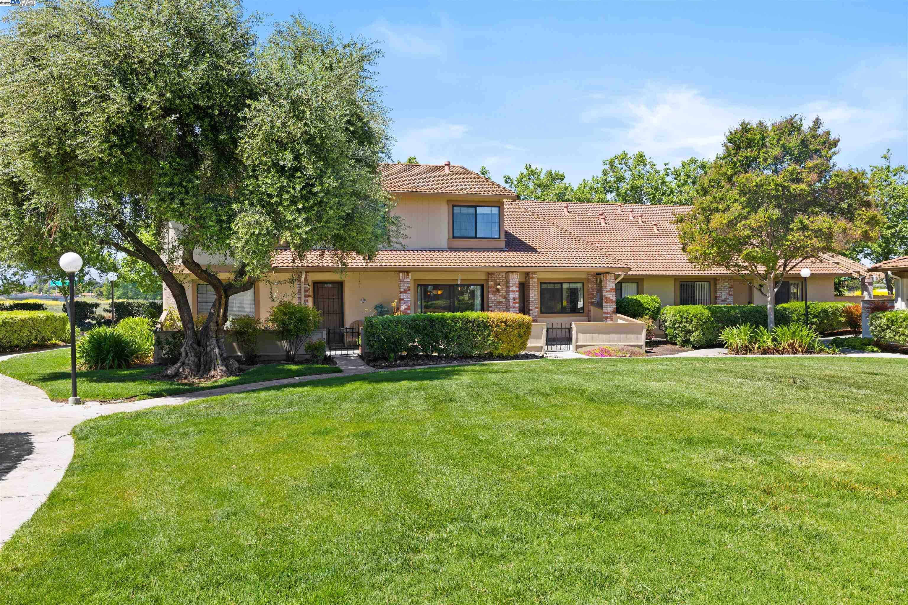 Neighborhood Neighborhood-1