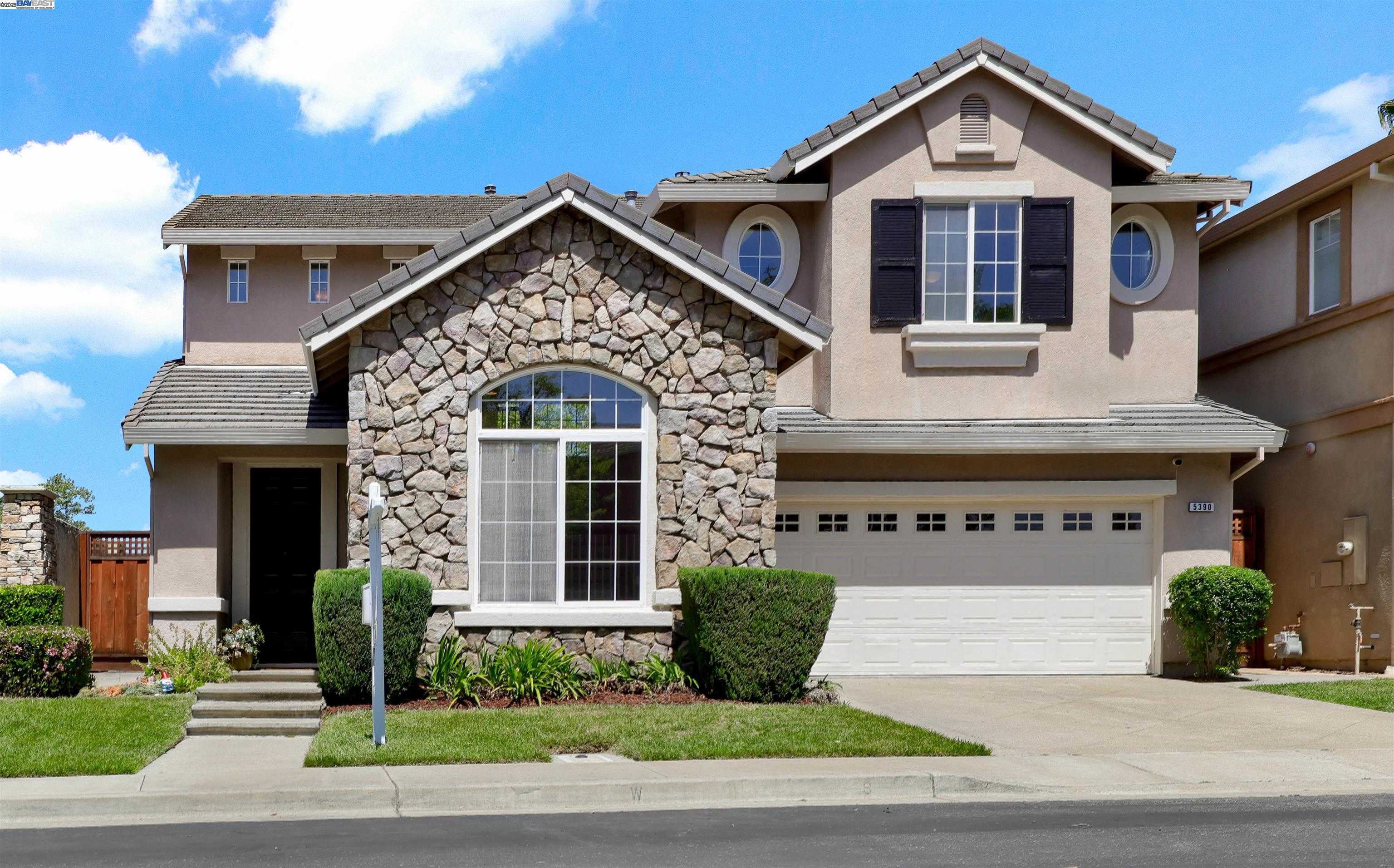 Neighborhood Neighborhood-20