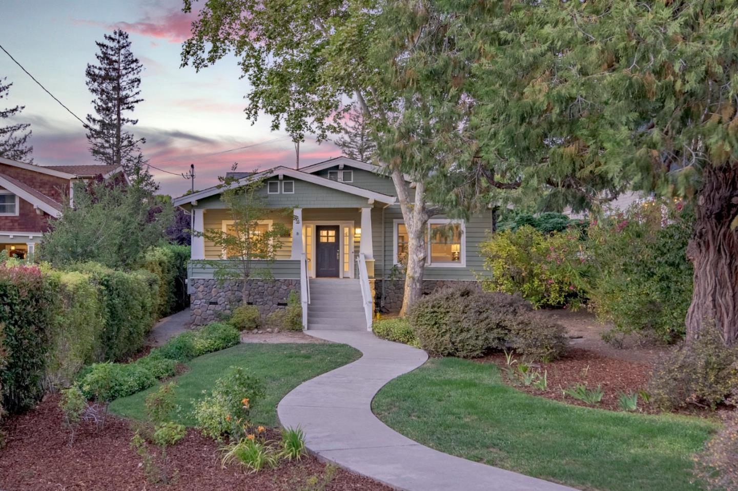 Neighborhood Neighborhood-20