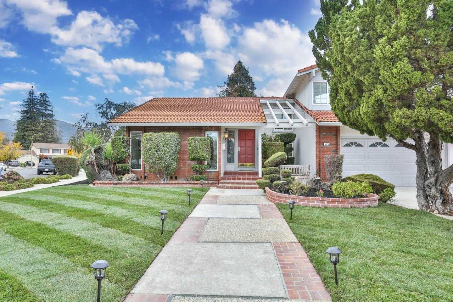 Neighborhood Neighborhood-20