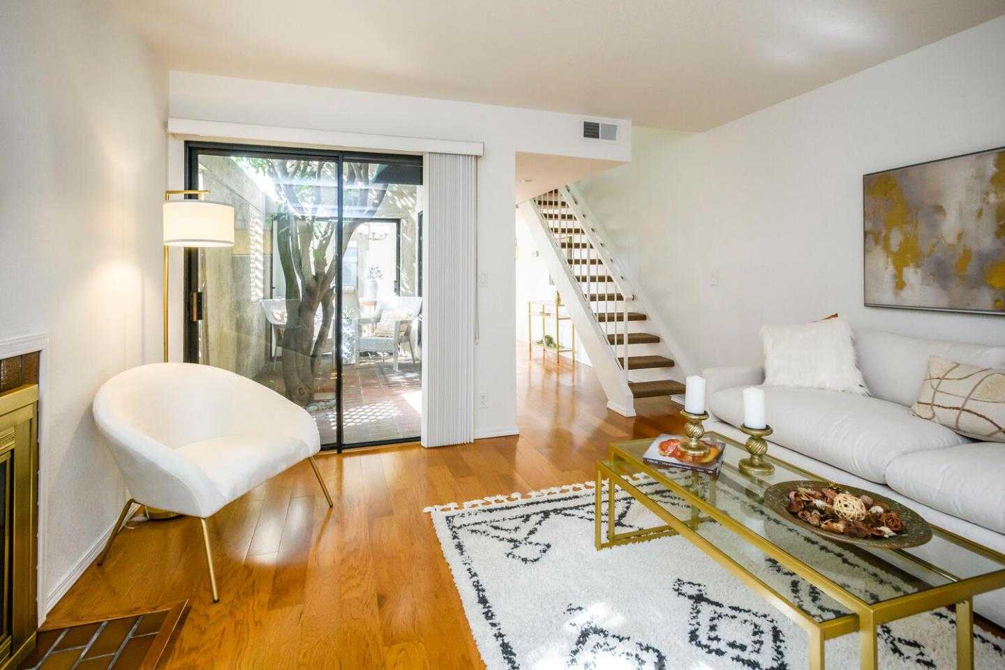 Neighborhood Neighborhood-94