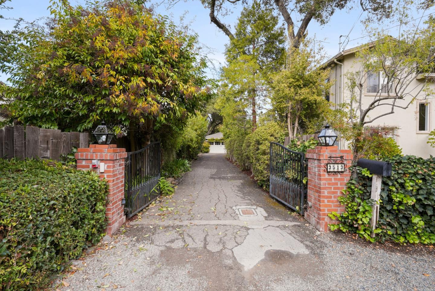 Neighborhood Neighborhood-100