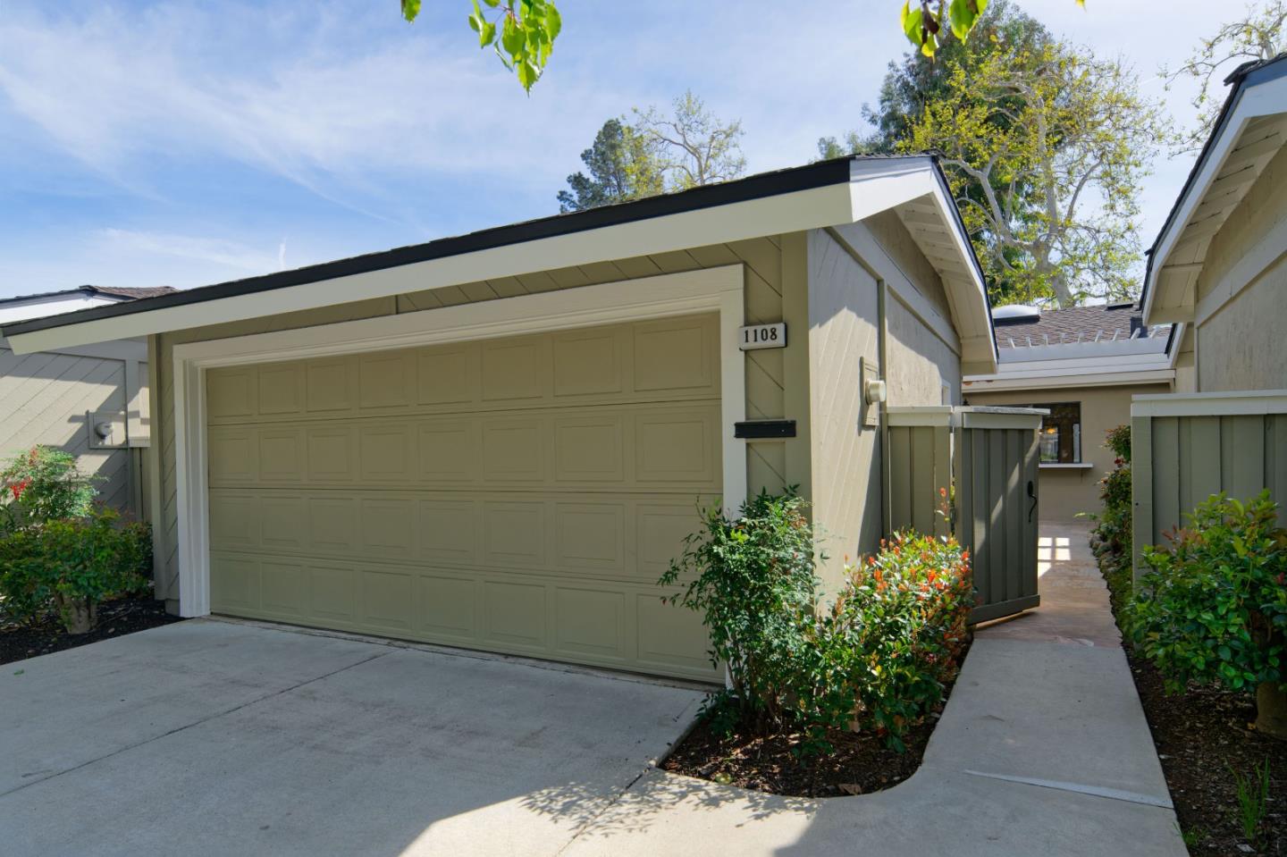 Neighborhood Neighborhood-80