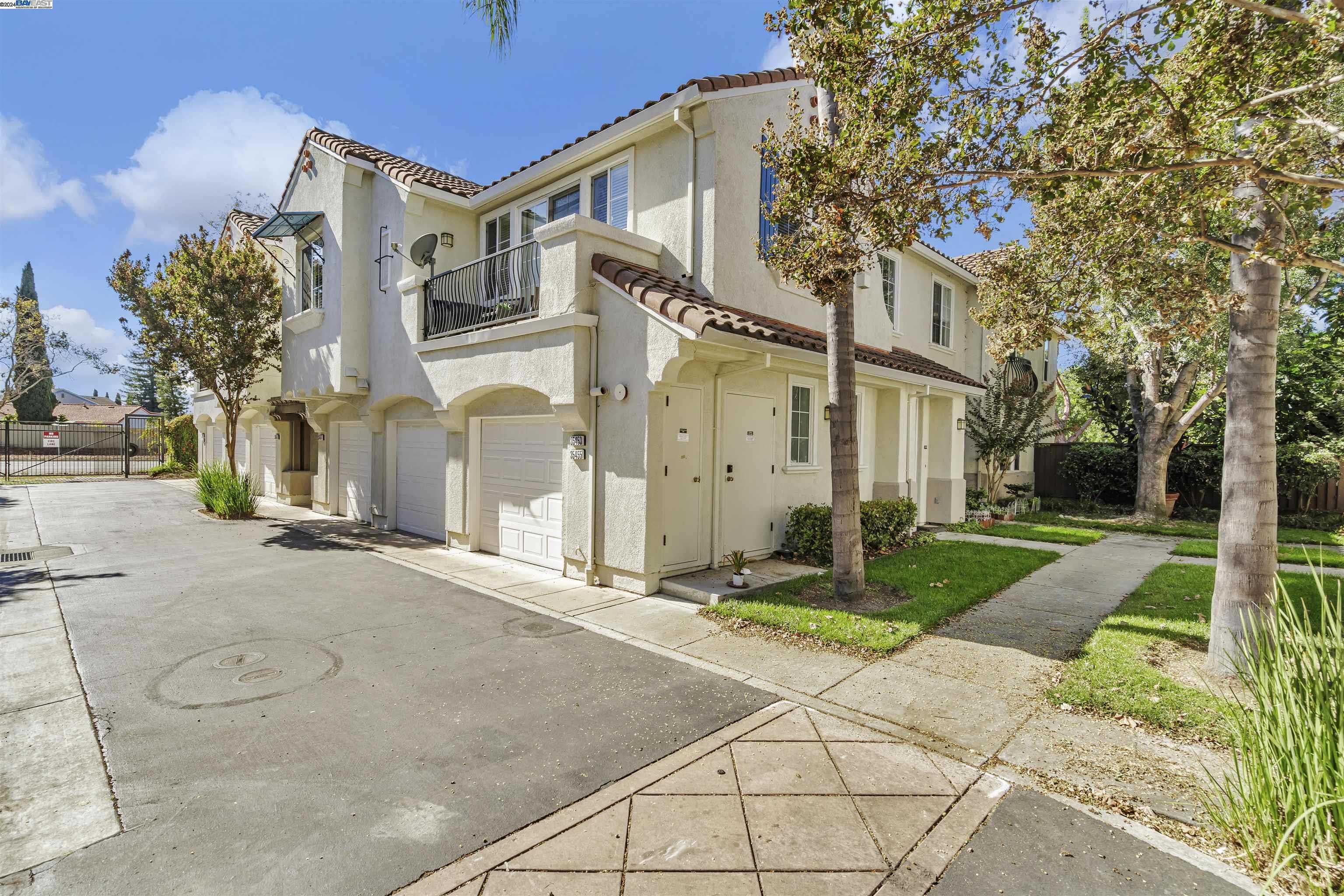 Neighborhood Neighborhood-20